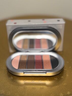 r.e.m. beauty Smitten Kitten Eyeshadow Palette - Neutral - NWT - Matte/Shimmer